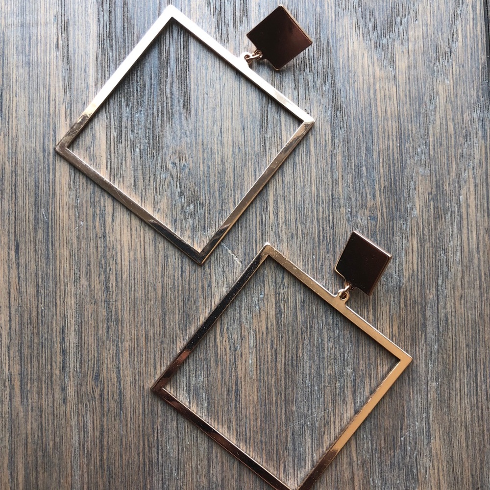 Diamond square shaped gold earrings